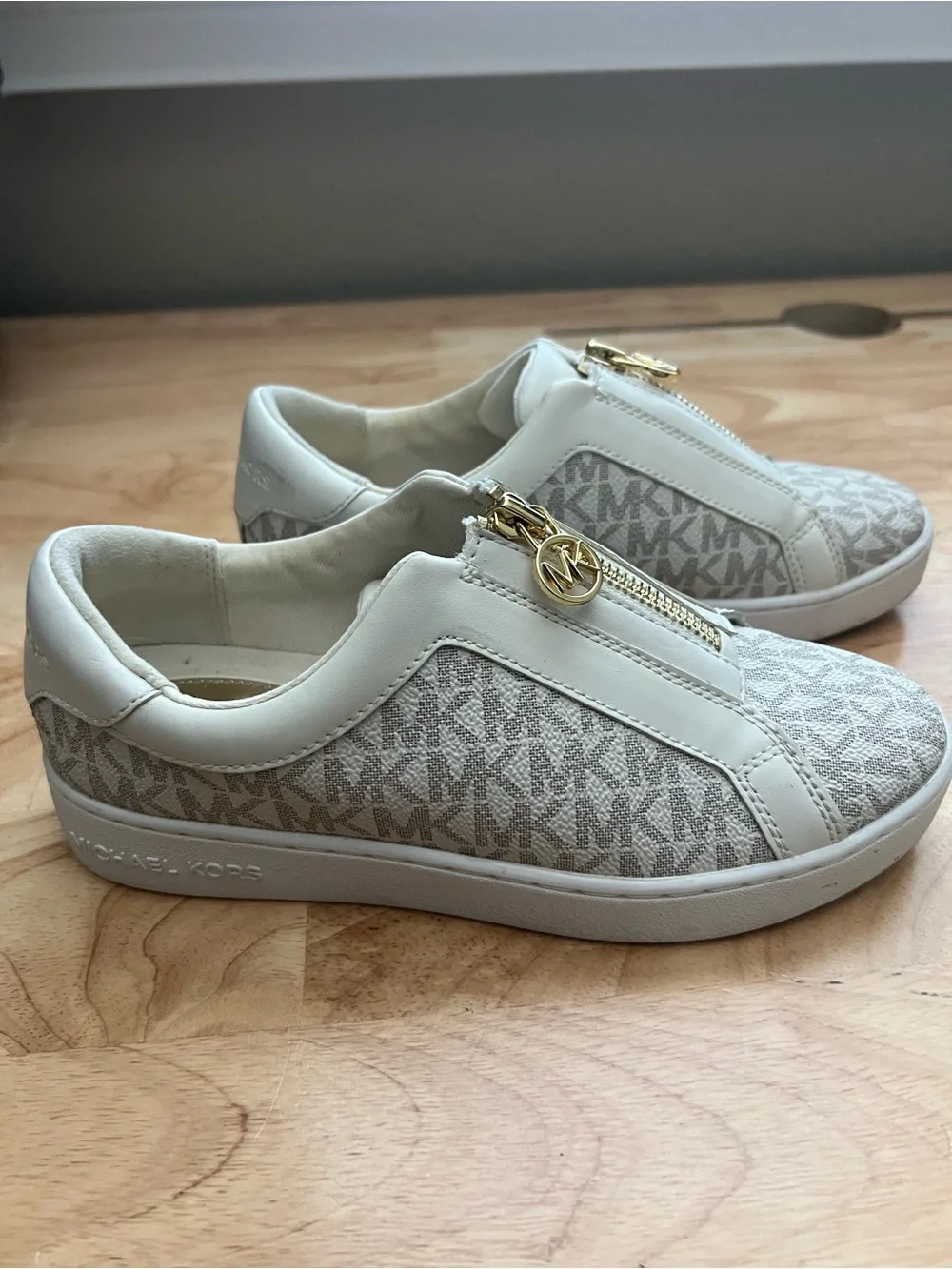 Michael Kors Cream & Beige MK Logo Zip-Front Slip-On Sneakers. Size 5M